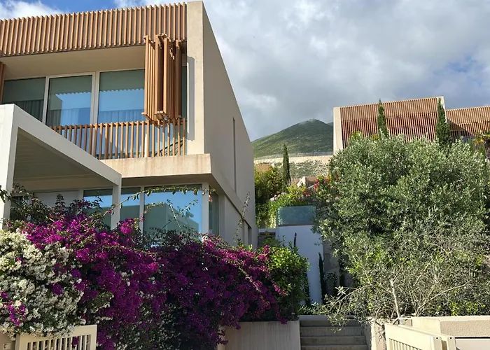 La Scala, Coast, * Palasë